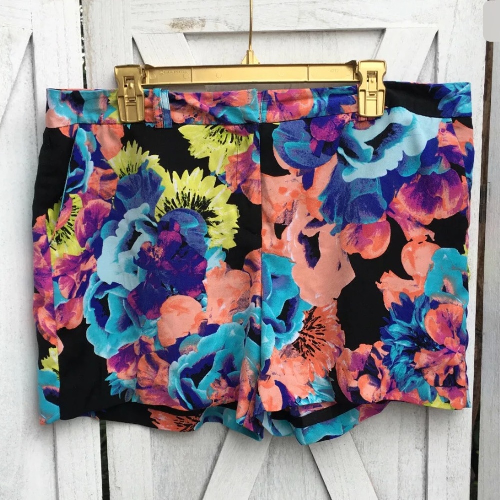 Worthington Floral Dressy Shorts Sz 14